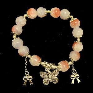Pink and white beaded bracelet with butterfly charm #fairycore 
18cm/7.09in